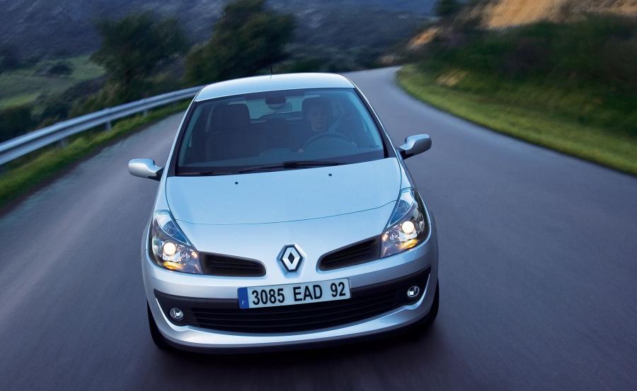  Renault Clio 2006 года  (фото 96 из 97)